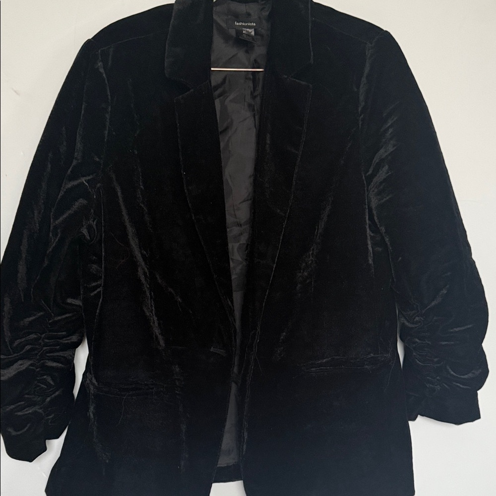 Elegant Black Velvet Blazer